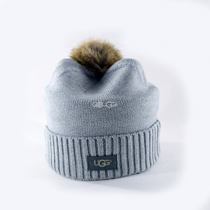 SET UGG HAT AND SCARF GREY